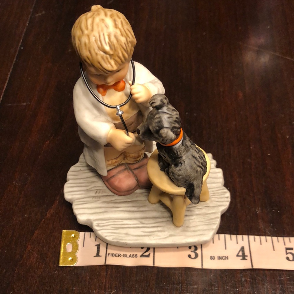 Hummel Figurine “The Doctor is in” - Picture 10 of 11